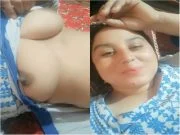 Cute Paki girl Shows her Boobs