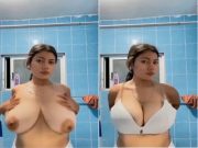 Desi Girl Shows Her Big Boobs