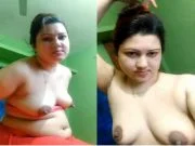 Horny Bhabhi Shows Her Boobs and Pussy