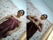 Hot Desi Girl Shows her Big Boobs