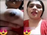 Sexy Desi Bhabhi Shows her Boobs and Pussy