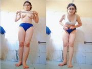 Sexy Indian girl Shows Her Boobs